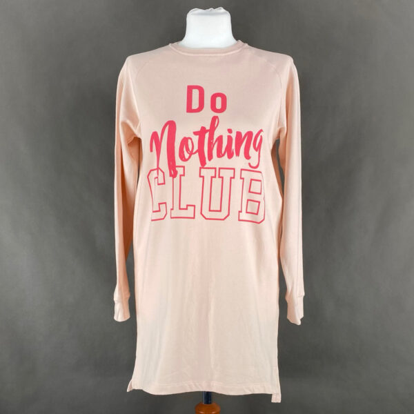 Jasno-różowa bluza damska. Bluza oversize. Z przodu różowy napis "Do nothing CLUB"